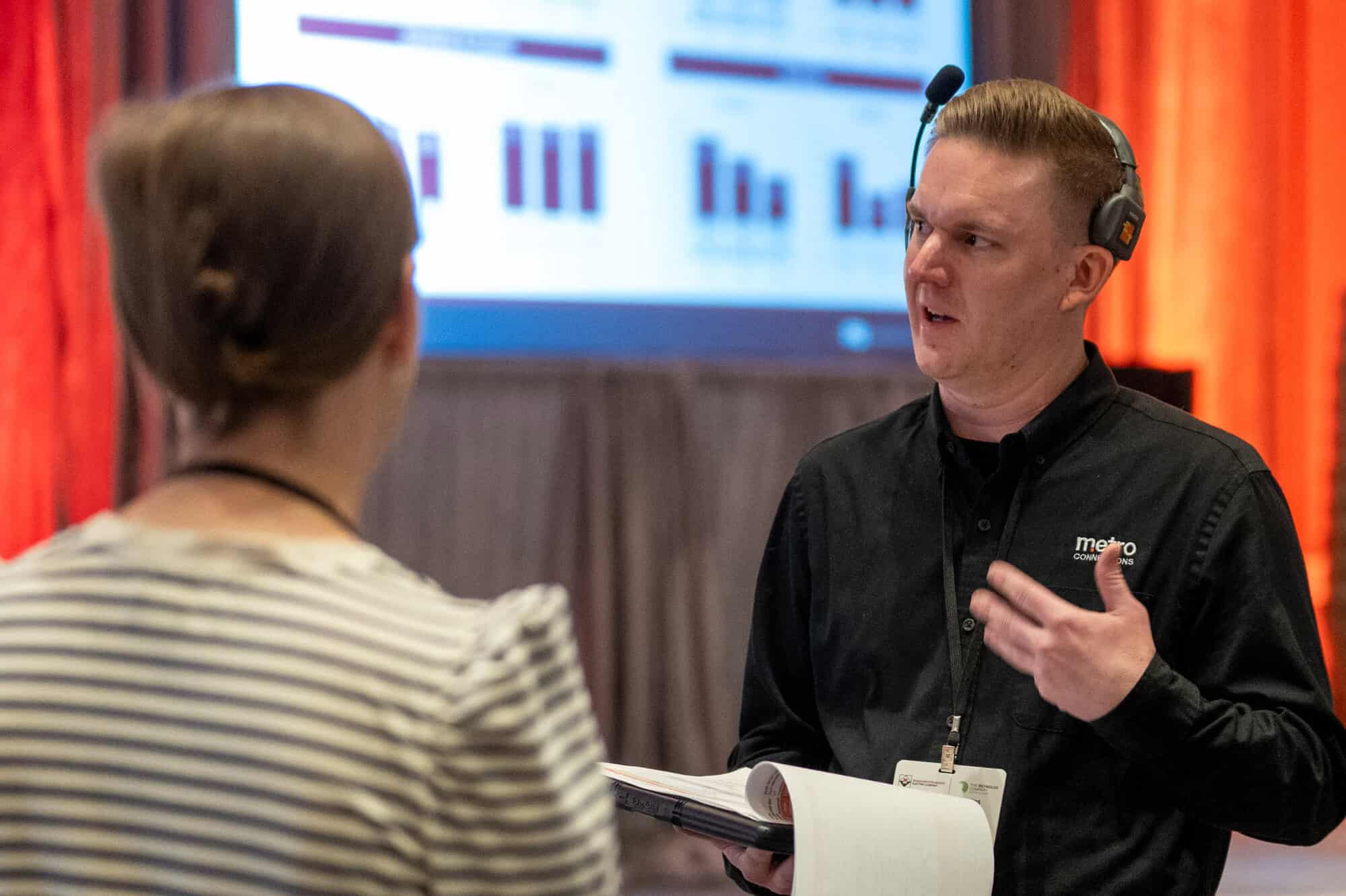 MM_LM2025-41 - metroConnections A producer chats with a client.